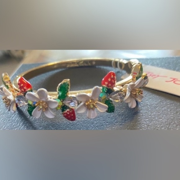 BETSEY JOHNSON SET Strawberry Crystal-Stud Drop Earrings & Matching Bracelet NWT - Picture 6 of 11